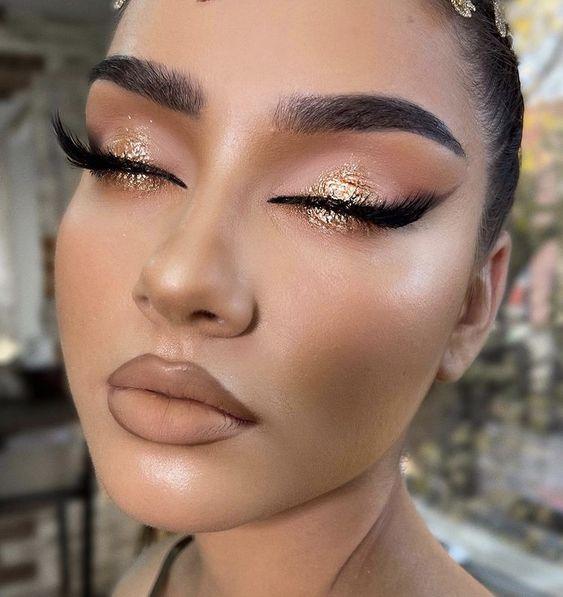 ιδέες-μακιγιάζ-για-τα-μάτια-με-χρυσά-φύλλα-