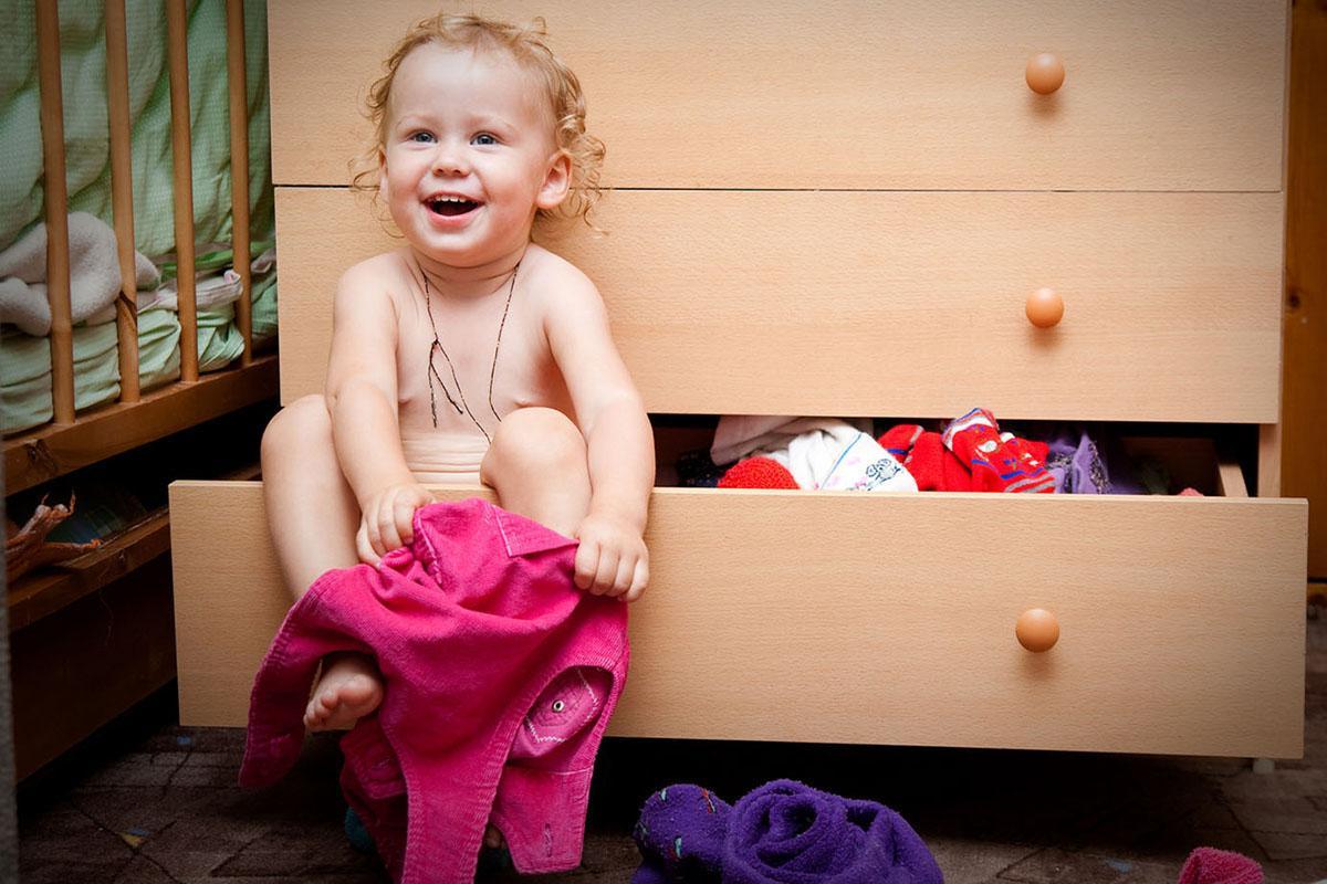 γιατί-αφήνω-την-κόρη-μου-να-ντύνεται-μόνη-της- γιατί-αφήνω-την-κόρη-μου-να-ντύνεται-μόνη-της-