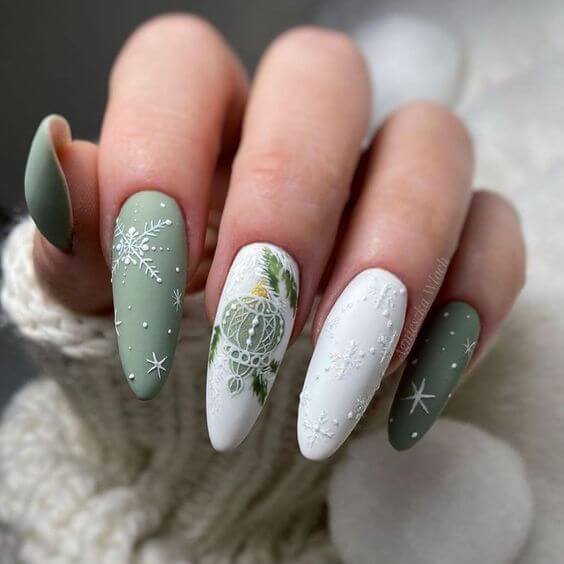 Πράσινα Χριστουγεννιάτικα νύχια 2022 : 12 Κορυφαίες Ιδέες