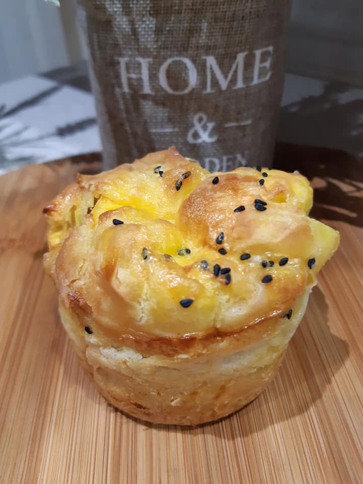 ατομικες τυροπιτες σε πύλινο με φύλλο κρουστας