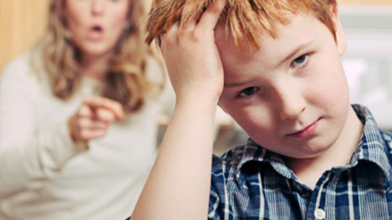 ο-άντρας-μου-κακομαθαίνει-το-παιδί-