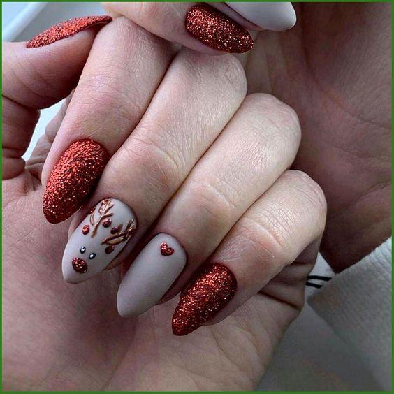 χριστουγεννιάτικα νύχια-με-γκλίτερ-Χριστούγεννα 2022 2023-τάσεις-