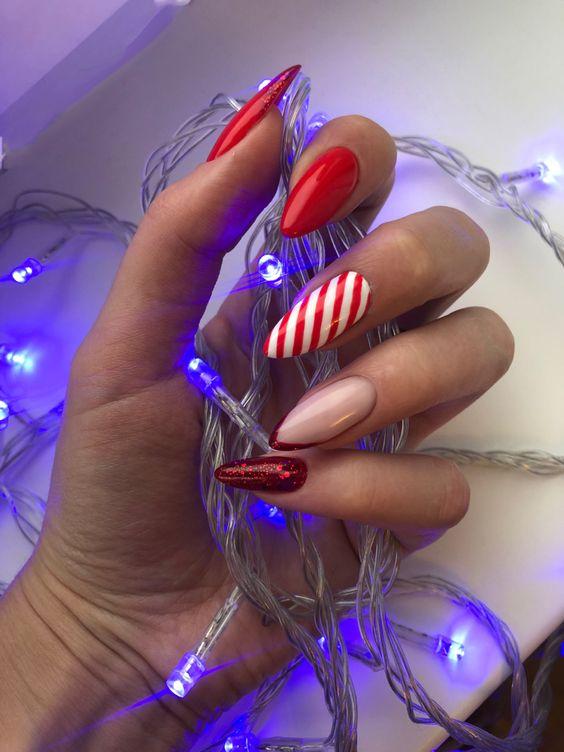 κόκκινα-χριστουγεννιάτικα-νύχια-Χριστούγεννα 2022 2023-τάσεις-