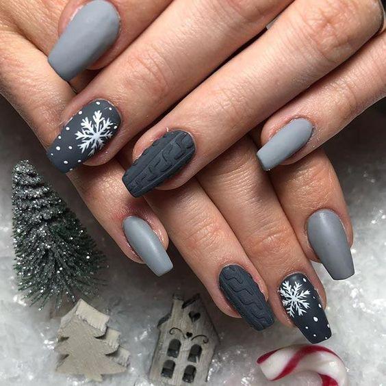 γκρι-νύχια-Χριστούγεννα 2022-τάσεις-