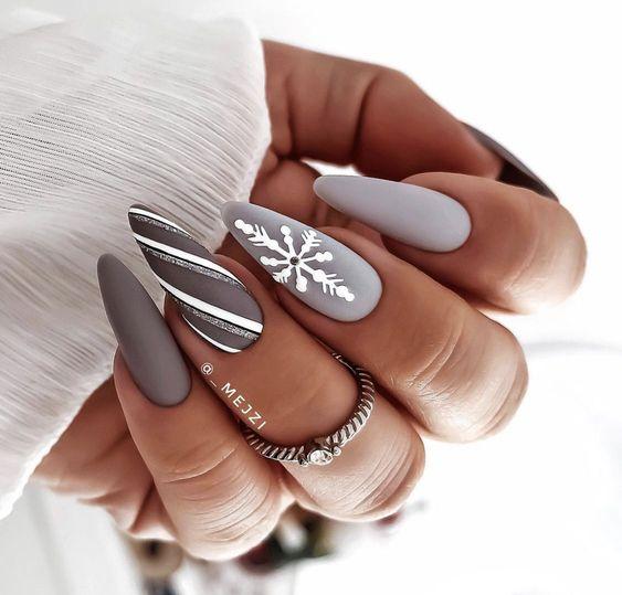 γκρι-νύχια-Χριστούγεννα 2022-τάσεις-