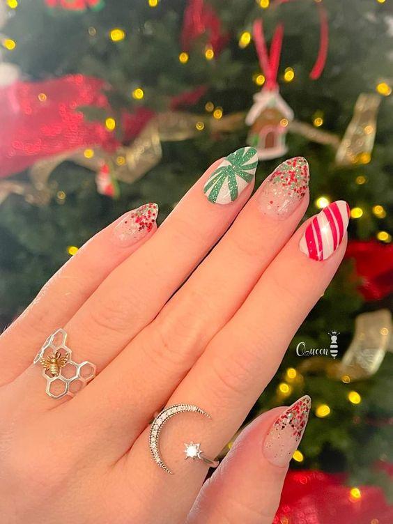 πολύχρωμα-νύχια-Χριστούγεννα 2022-τάσεις-