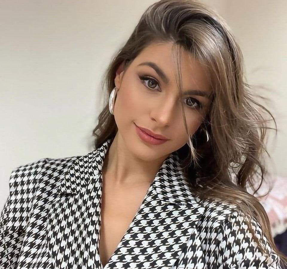 Η Δαναή Παππά έκανε στα νύχια της την απόλυτη απόχρωση του Χειμώνα για κοντά νύχια