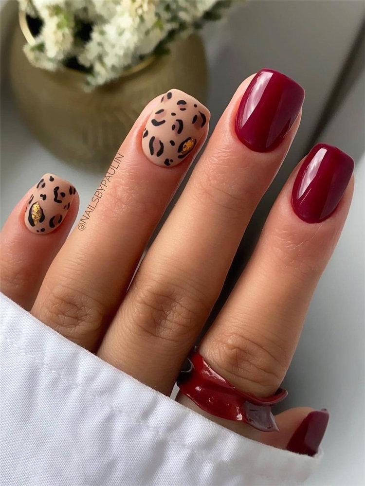 Η Δαναή Παππά έκανε στα νύχια της την απόλυτη απόχρωση του Χειμώνα για κοντά νύχια