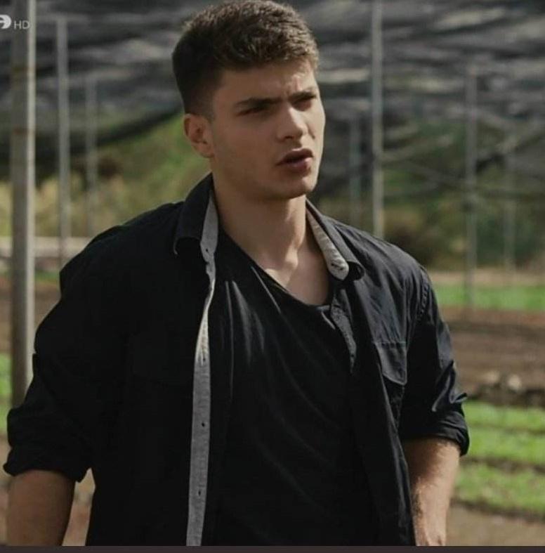 Η Γη της Ελιάς: Τρίτο πρόσωπο μπαίνει ανάμεσα στην Βασιλική και στον Φίλιππο