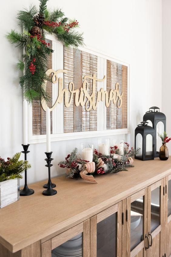 χριστουγεννιάτικα-κεριά-στον-μπουφέ-με-γιρλάντες-ιδέες-