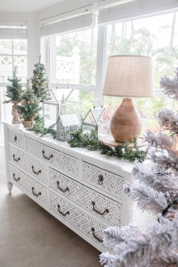 ιδέες-για-χριστουγεννιάτικη-διακόσμηση-στην-τραπεζαρία-και-στον-μπουφέ-Χριστούγεννα 2022-ιδέες-για-χριστουγεννιάτικη-διακόσμηση-στην-τραπεζαρία-και-στον-μπουφέ-Χριστούγεννα 2022-