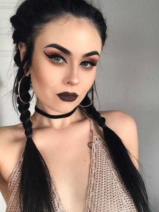 Goth make-up: Το απόλυτο trend για τον Χειμώνα 2022 – 2023 στο μακιγιάζ και 16 ιδέες να το υιοθετήσεις Goth make-up: Το απόλυτο trend για τον Χειμώνα 2022 – 2023 στο μακιγιάζ και 16 ιδέες να το υιοθετήσεις