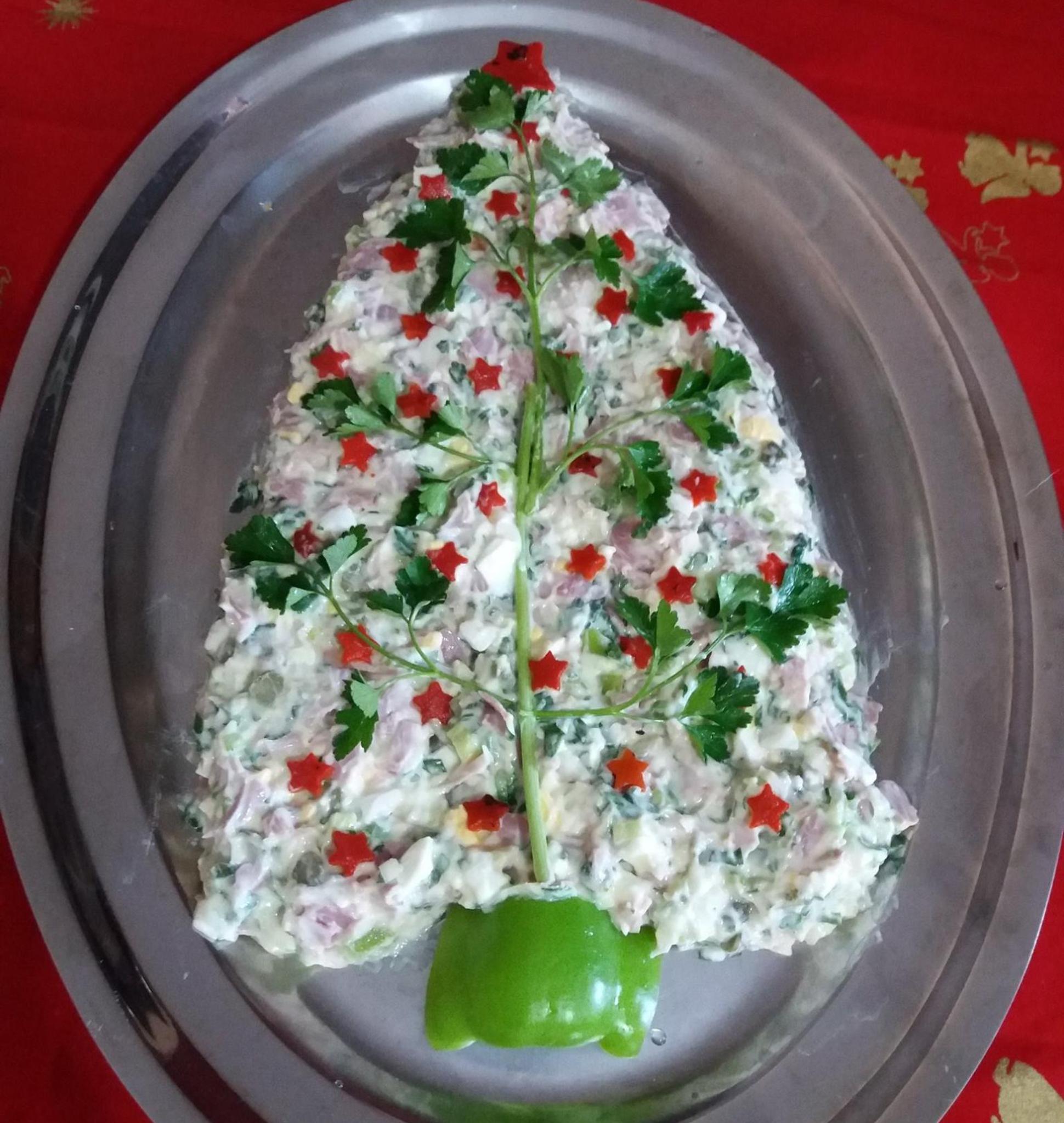 Χριστουγεννιάτικη σαλάτα της Βέφας σε σχήμα δέντρου