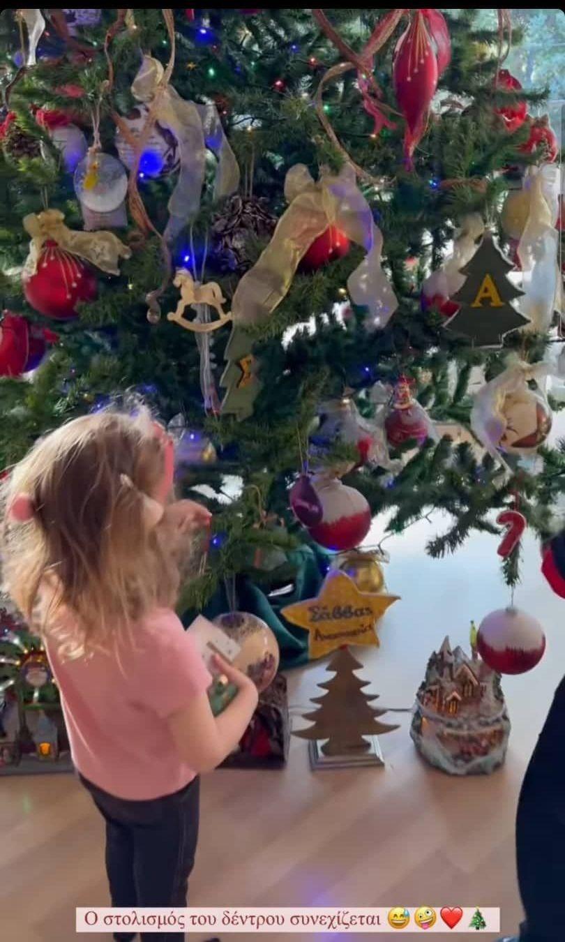 Δούκισσα Νομικού : Το χριστουγεννιάτικο μπισκοτόσπιτο που έφτιαξε μαζί με τα παιδιά της