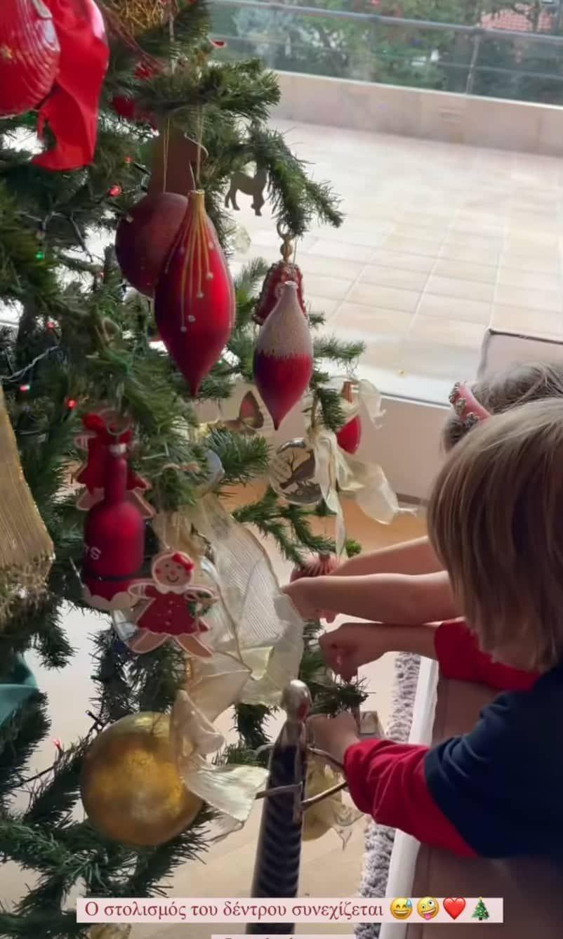 Δούκισσα Νομικού : Το χριστουγεννιάτικο μπισκοτόσπιτο που έφτιαξε μαζί με τα παιδιά της