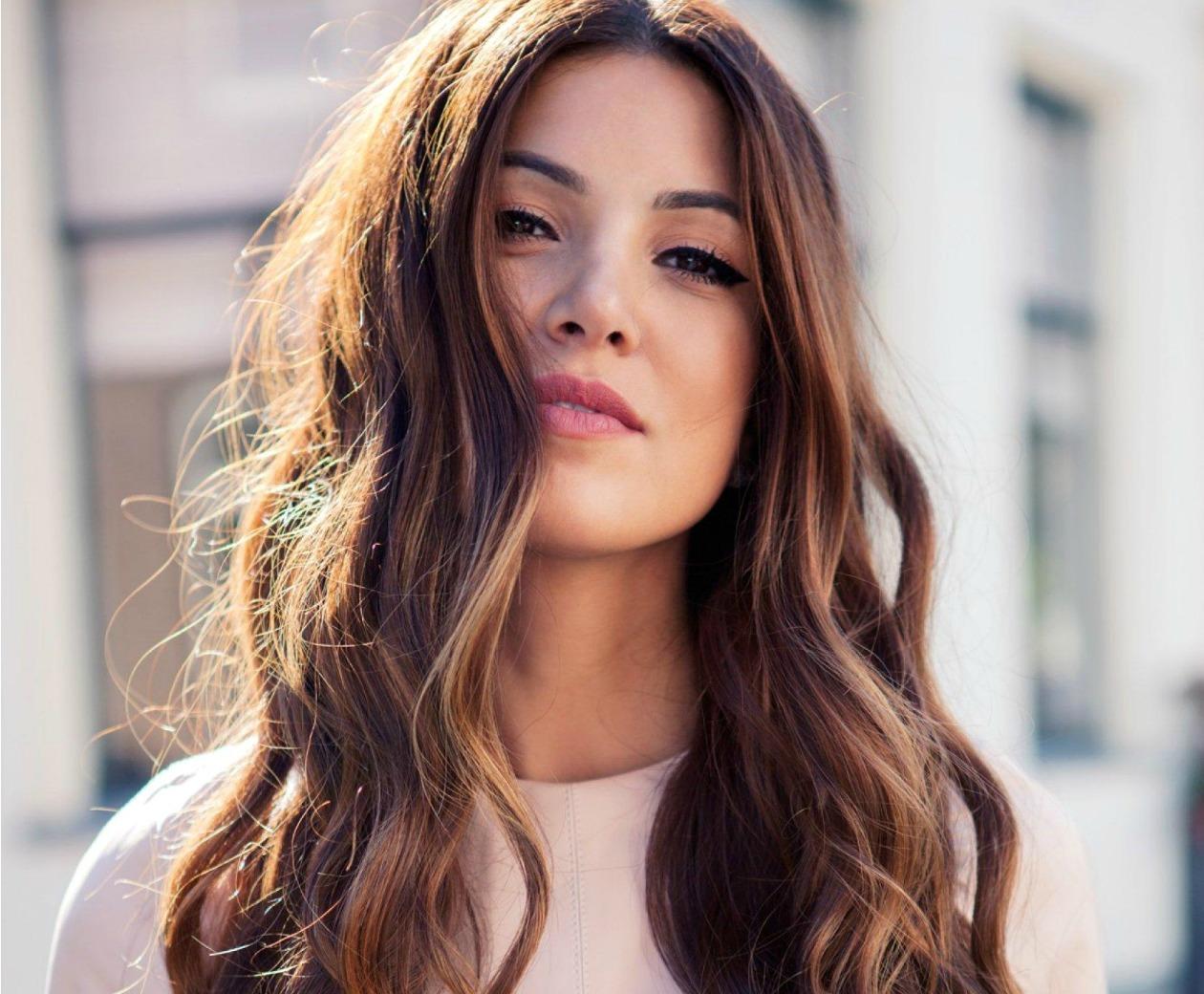 Μάρθα Λαμπίρη – Παγιδευμένοι : Έτσι γίνονται οι τέλειες μπούκλες της στη σειρά