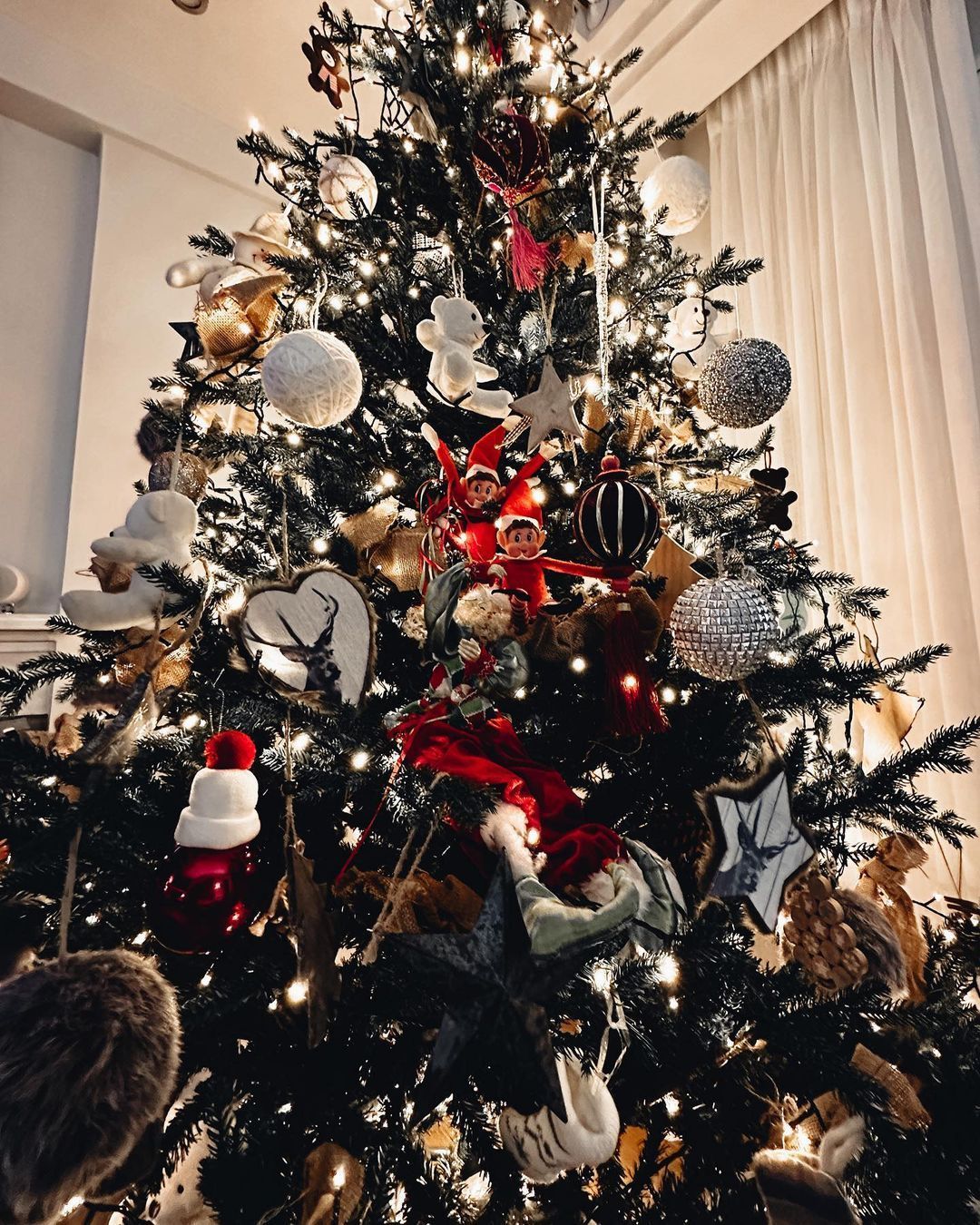 Σίσσυ Χρηστίδου: Στόλισε το χριστουγεννιάτικο δέντρο της