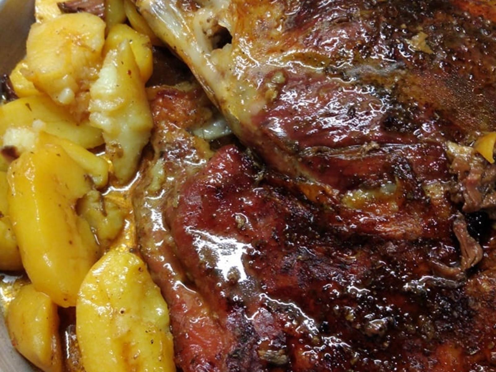 Ζυγούρι-με πατάτες-στη γάστρα-συνταγή-