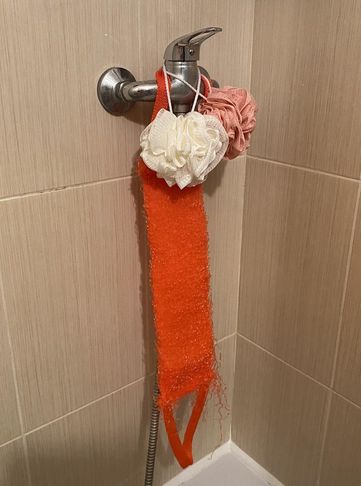 λάθη-που-κάνουν-το-μπάνιο-να-δείχνει-ατακτοποίητο-και-μικρότερο-