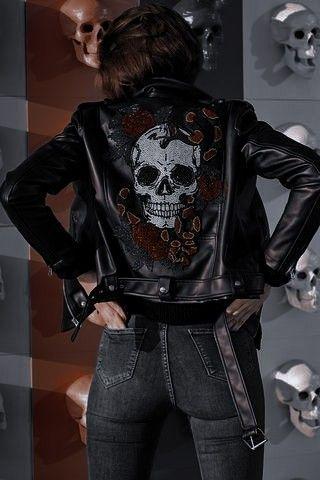 Moto biker ντύσιμο: Η νέα τάση στο γυναικείο ντύσιμο τον Χειμώνα 2023