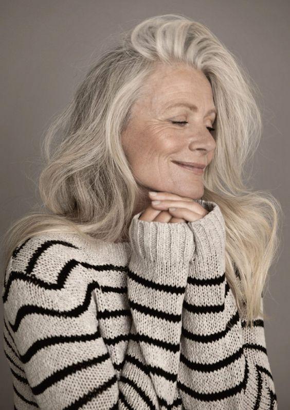 Φυσικά γκρι μαλλιά : 10 ιδέες για εσένα που αποφάσισες να αφήσεις τα μαλλιά σου στο φυσικό τους χρώμα