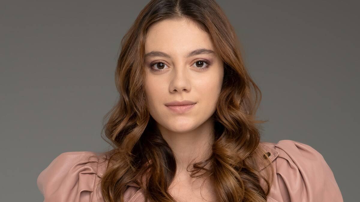 Αθηνά Ροδίτου : Δείτε την μητέρα της Μυρτώς από τους Παγιδευμένους – Σας θυμίζει κάτι ;