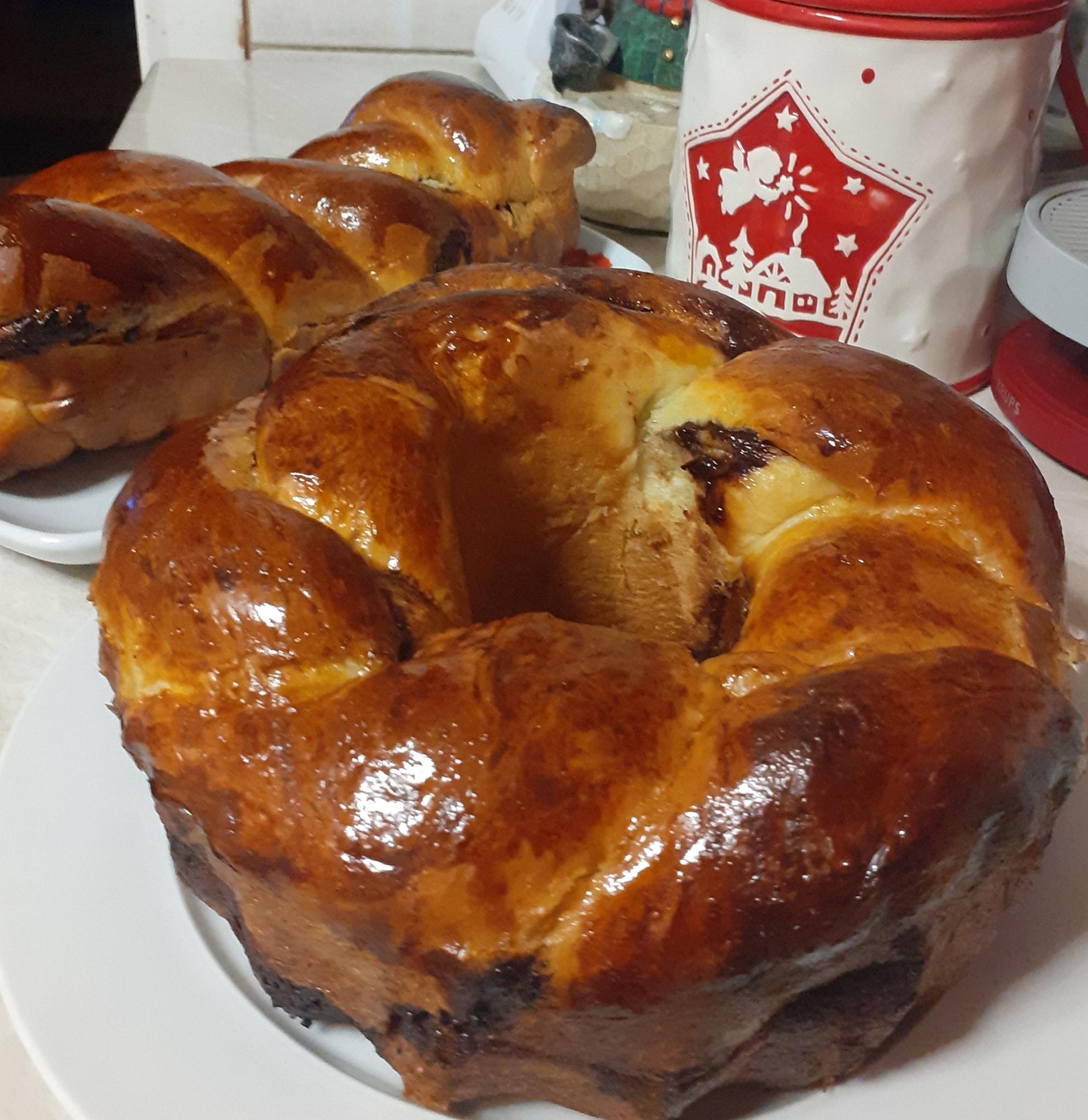 σιροπιαστό-τσουρέκι-για-τα-Χριστούγεννα-συνταγή-