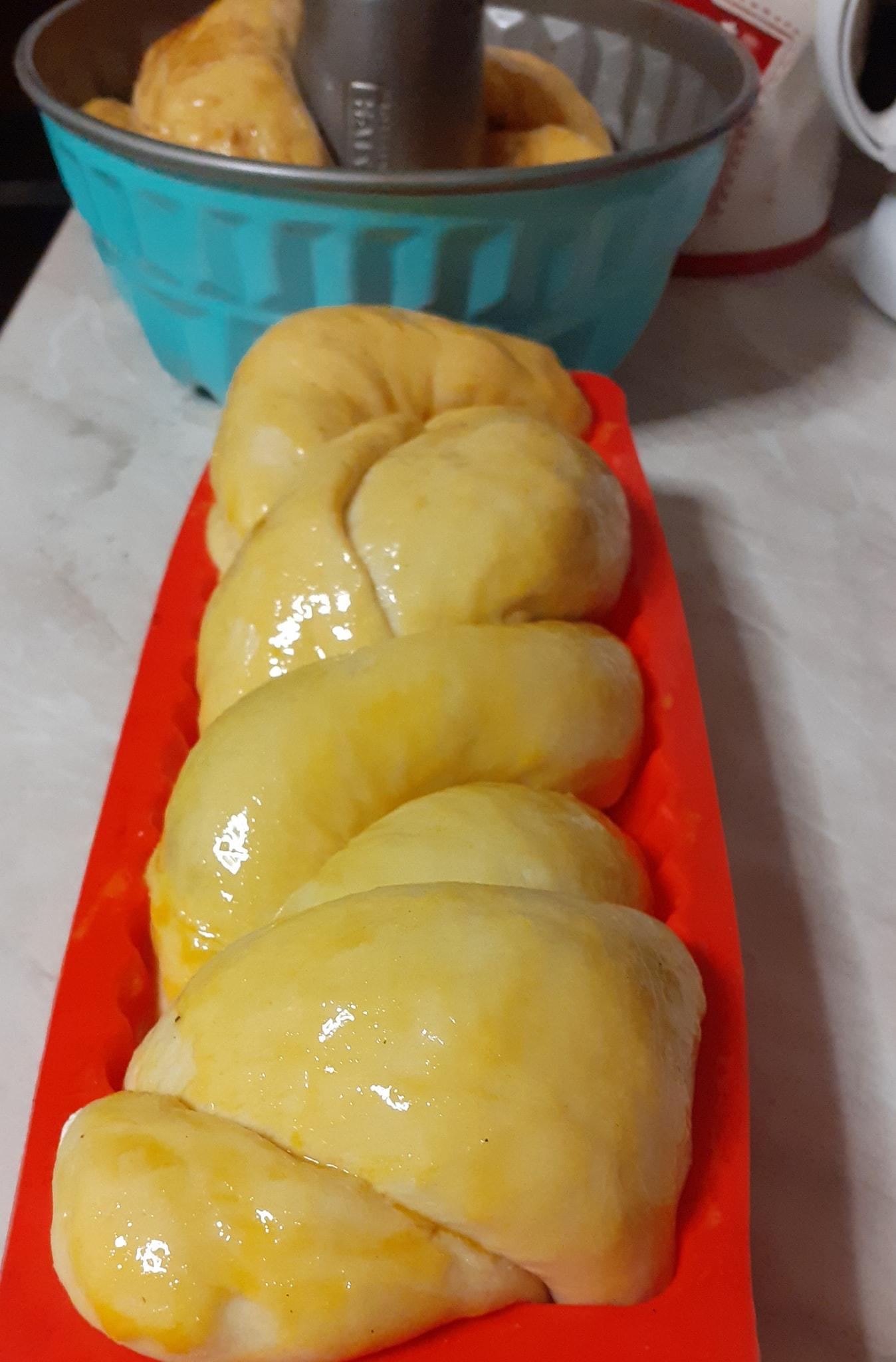 σιροπιαστό-τσουρέκι-για-τα-Χριστούγεννα-συνταγή-