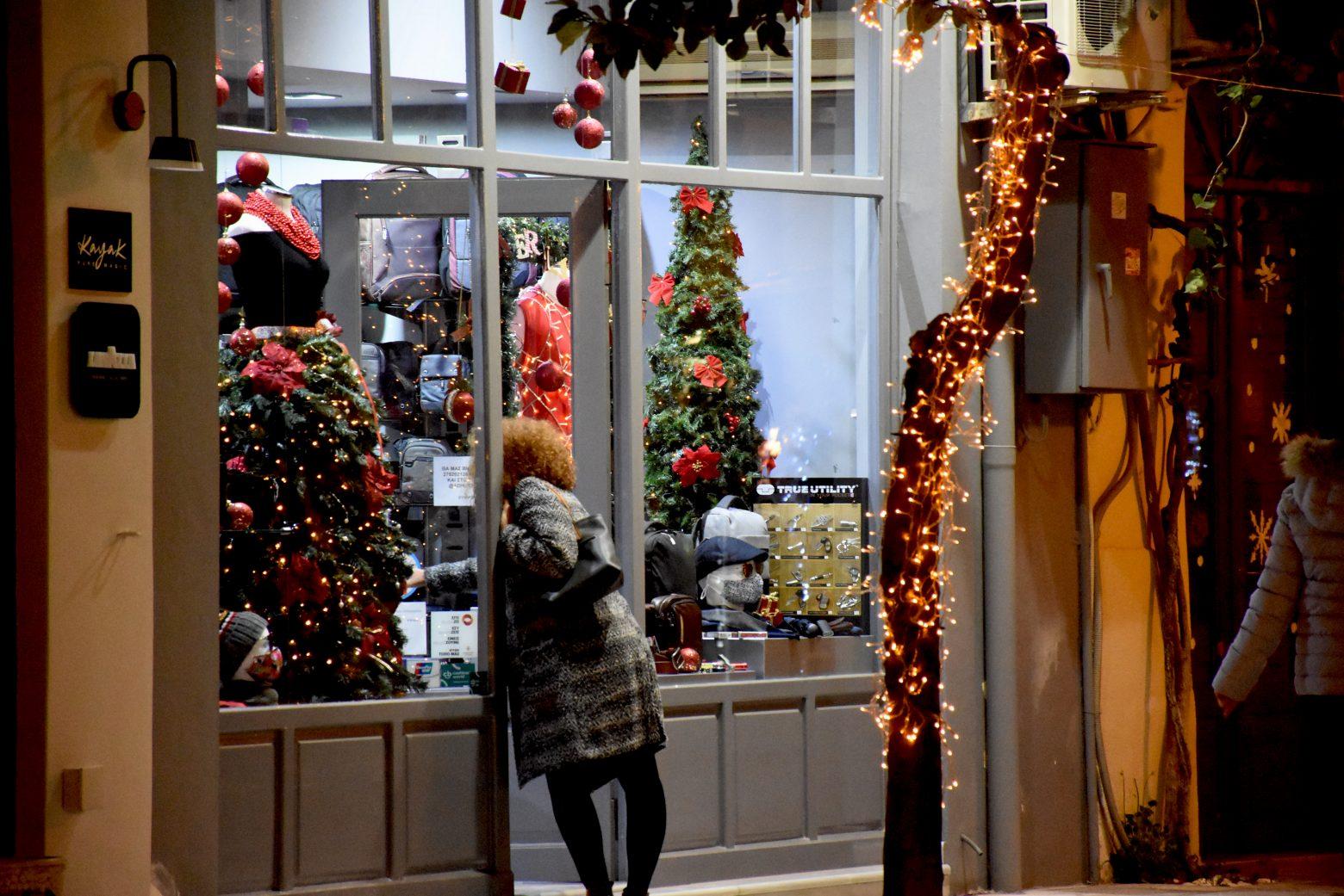 Εορταστικό ωράριο Χριστουγέννων – Πρωτοχρονιάς 2022: Ποτέ ξεκινά – Ώρες λειτουργίας μαγαζιών