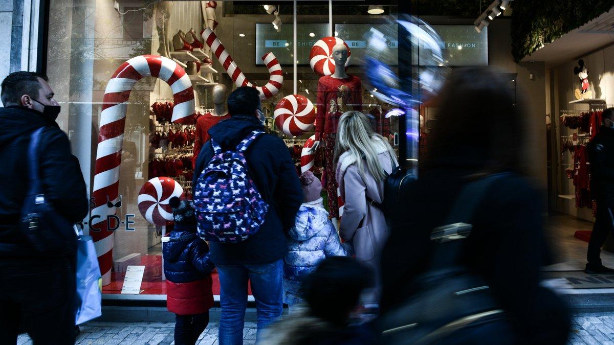 Εορταστικό ωράριο Χριστουγέννων – Πρωτοχρονιάς 2022: Ποτέ ξεκινά – Ώρες λειτουργίας μαγαζιών