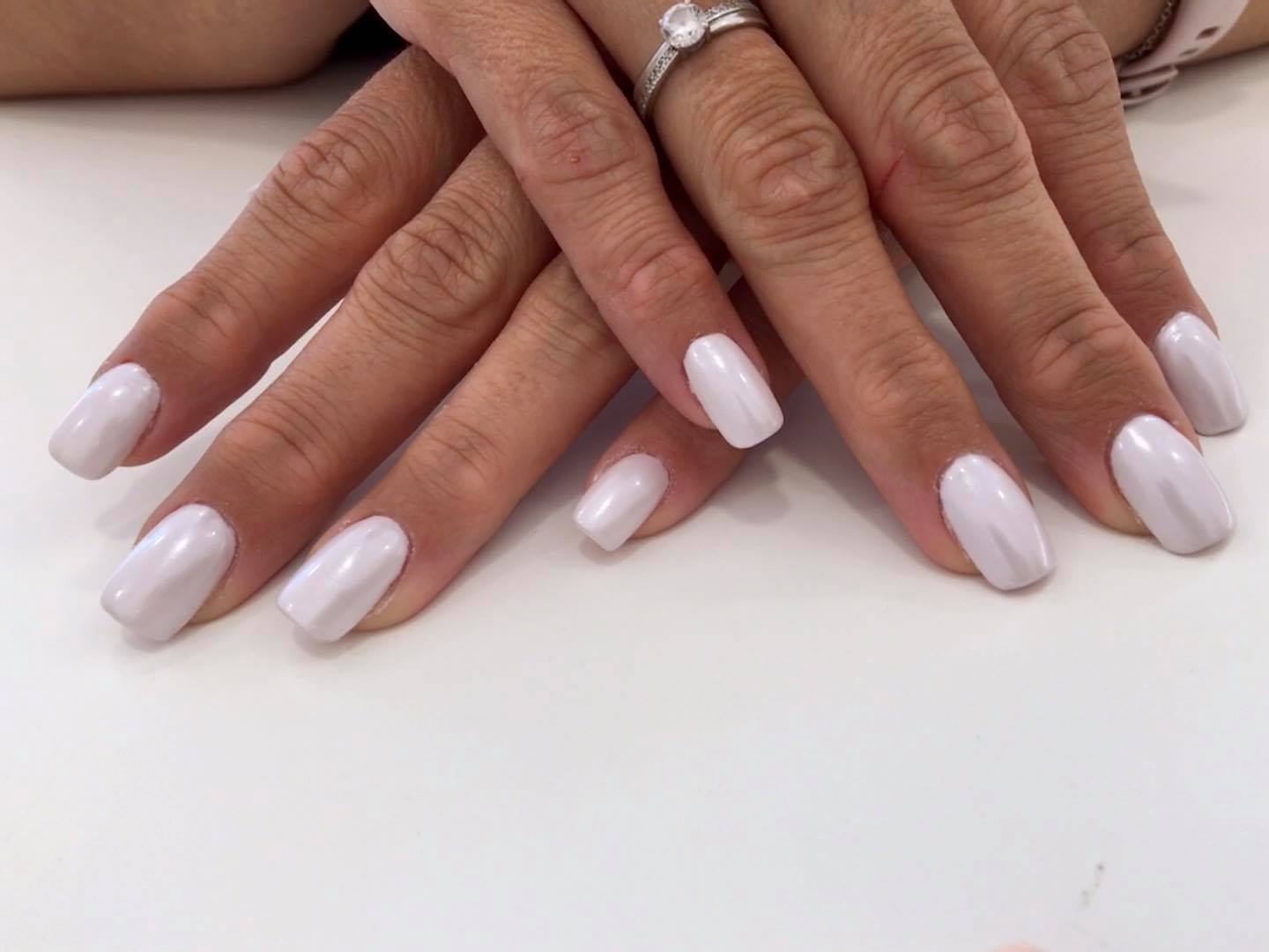 Η Ελένη Μενεγάκη εκανε το must copy μανικιούρ που πρέπει να επιλέξεις