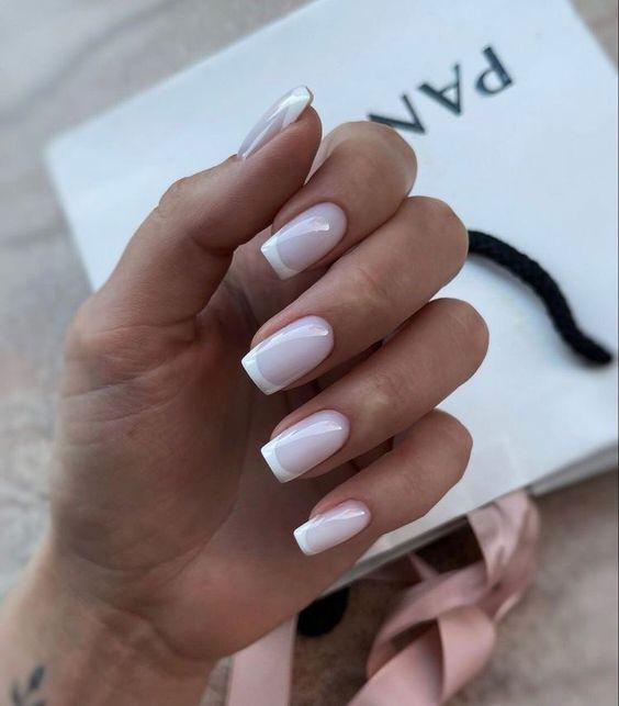 Η Ελένη Μενεγάκη εκανε το must copy μανικιούρ που πρέπει να επιλέξεις