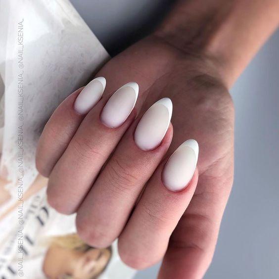 Η Ελένη Μενεγάκη εκανε το must copy μανικιούρ που πρέπει να επιλέξεις