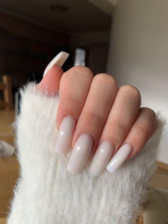 Η Ελένη Μενεγάκη εκανε το must copy μανικιούρ που πρέπει να επιλέξεις