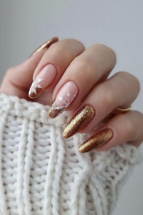 χρυσό γκλίτερ-στα-νύχια-και-χιονονιφάδες-ιδέες-