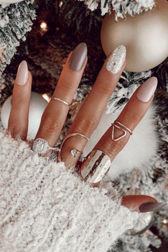 ιδέες-για-νύχια-Δεκέμβριος 2022-χριστουγεννιάτικα σχέδια-στο-μανικιούρ-Χριστούγεννα 2022-