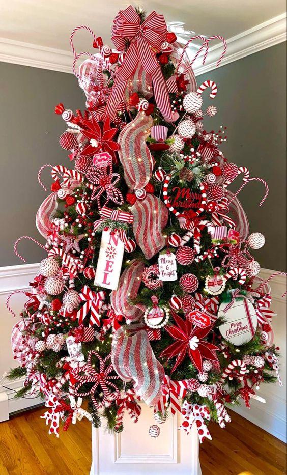 χριστουγεννιάτικο-δέντρο-με-κόκκινο φιόγκο-ιδέες-