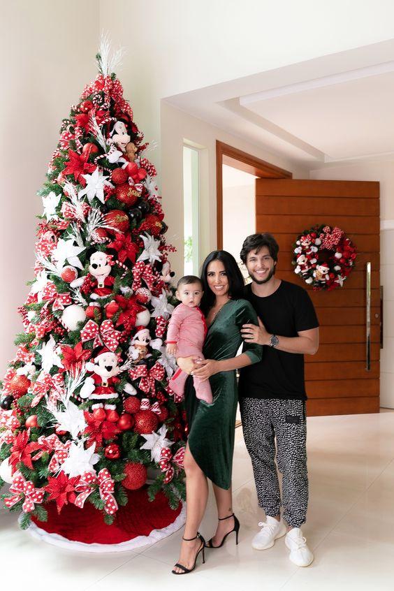 κόκκινο χριστουγεννιάτικο-δέντρο-με-στολίδια-και-αλεξανδρινά-ιδέες- κόκκινο χριστουγεννιάτικο-δέντρο-με-στολίδια-και-αλεξανδρινά-ιδέες-