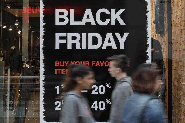 Black Friday : Το ωράριο των μαγαζιών  – Τι να προσέξουν οι καταναλωτές