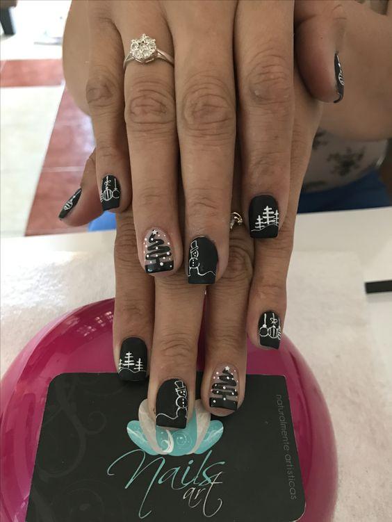 κοντά-μαύρα νύχια-με-χριστουγεννιάτικα σχέδια-ιδέες- κοντά-μαύρα νύχια-με-χριστουγεννιάτικα σχέδια-ιδέες-