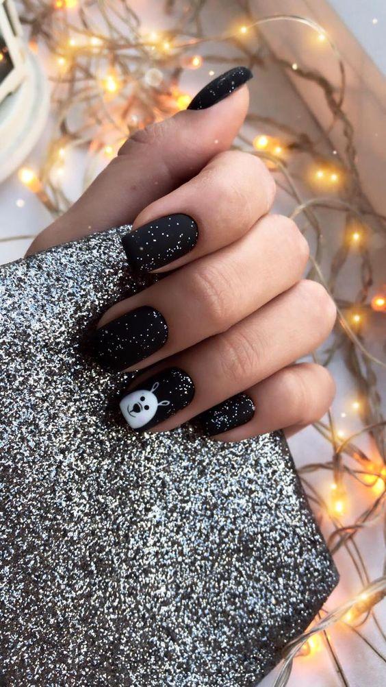 μαύρα νύχια-με-χιονονιφάδες-και-αρκουδάκι-ιδέες- μαύρα νύχια-με-χιονονιφάδες-και-αρκουδάκι-ιδέες-