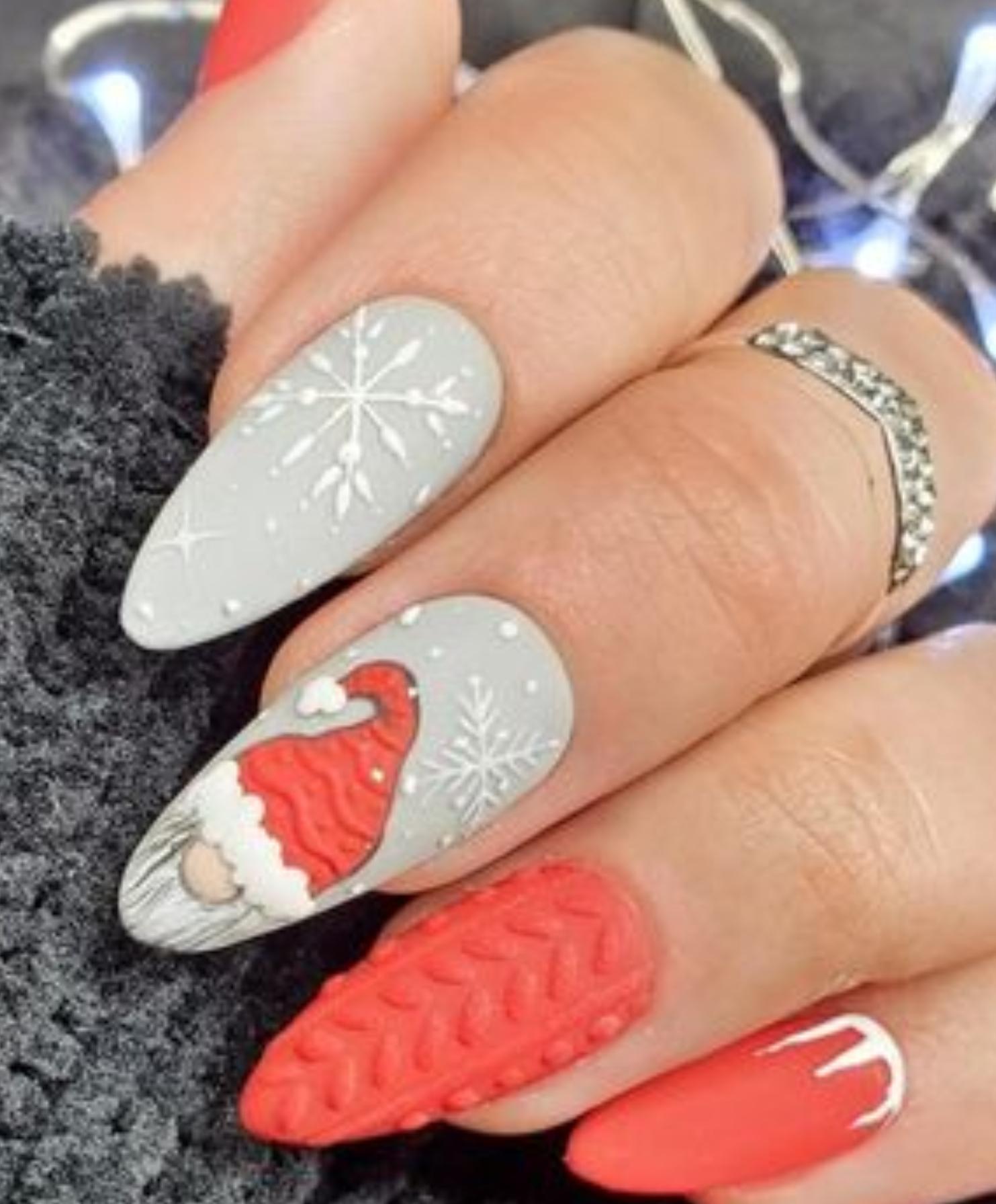 Χριστουγεννιάτικα σχέδια στα νύχια: Οι πιο μοντέρνες ιδέες