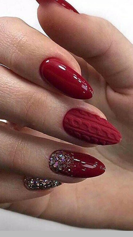 Χριστουγεννιάτικα σχέδια στα νύχια: Οι πιο μοντέρνες ιδέες