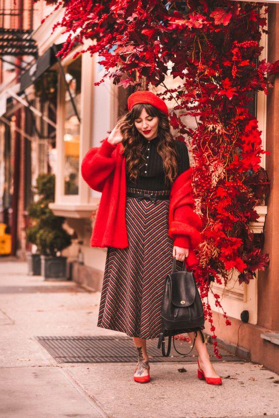 plus size-φούστα-με-κόκκινο μπερέ-και-κόκκινο-γούνινο πανωφόρι-ιδέες-