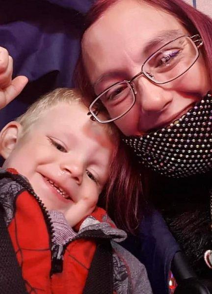 Φρίκη : Νεκρός 5χρονος – Κατάπιε πινέζα και έσβησε στην αγκαλιά της μητέρας του