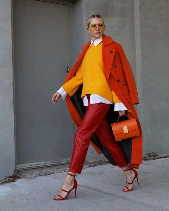 κόκκινο-δερμάτινο παντελόνι-Χριστούγεννα 2022-ιδέες-