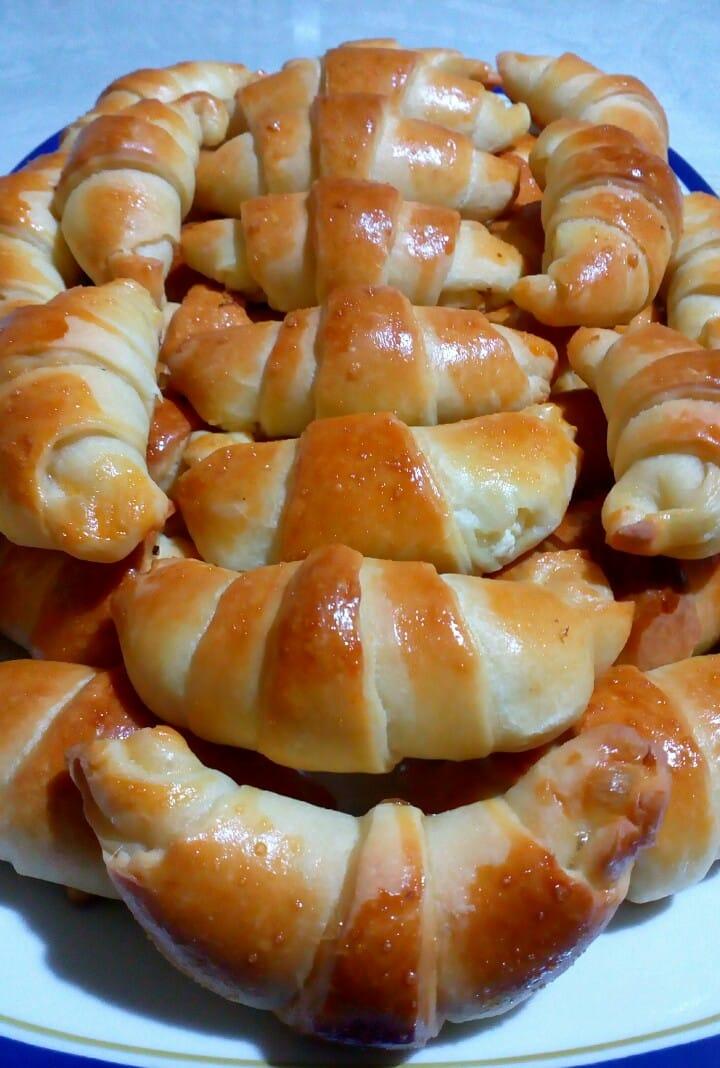 αλμυρά κρουασανάκια-με-τυριά-συνταγή- αλμυρά κρουασανάκια-με-τυριά-συνταγή-