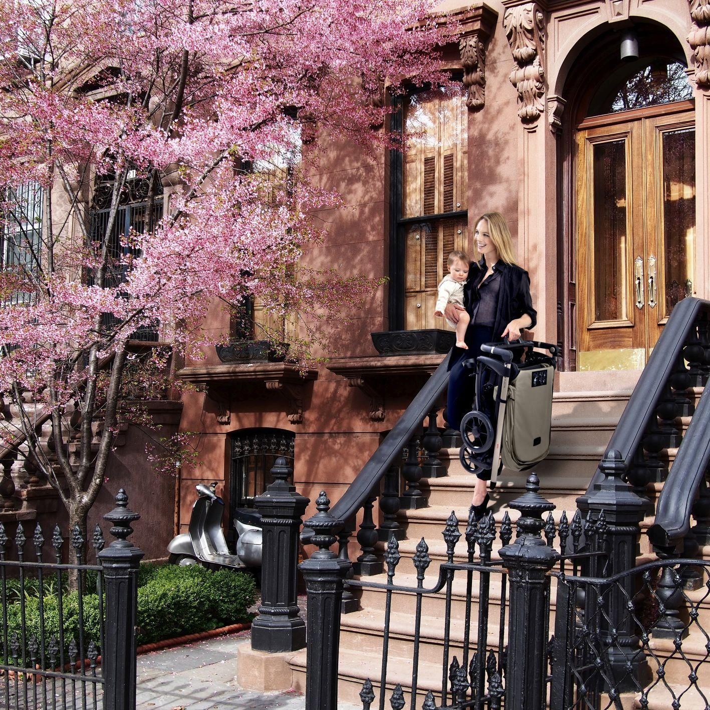 Νέα μέλλουσα μαμά ψάχνει…. καρότσι!