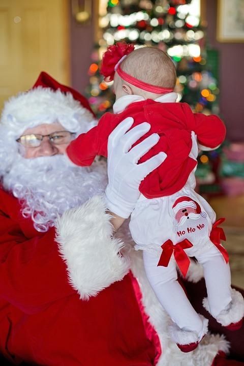 Πρώτα Χριστούγεννα με το μωρό: Δες ιδέες για Χριστουγεννιάτικα outfits