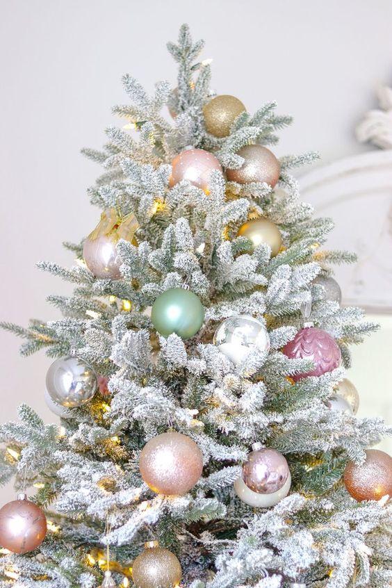 ιδέες-για-χριστουγεννιάτικη διακόσμηση-σε-παστέλ-Χριστούγεννα 2022-